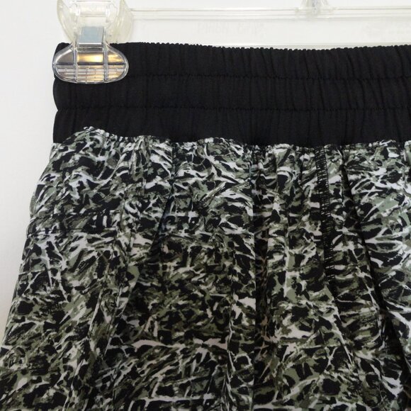 NWT LULULEMON MRGB/FATG Green White Multi Stripe 4 Way Stretch Tracker Shorts 4 - Picture 2 of 7